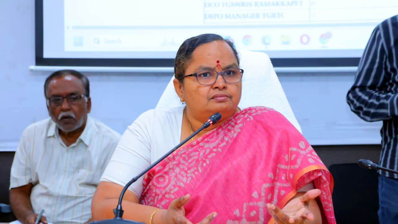 Siddipet:ప్రభుత్వ విద్యాసంస్థల్లో సీసీ కెమెరాలు తప్పనిసరి.. సిద్దిపేట జిల్లా కలెక్టర్ కె. హైమావతి